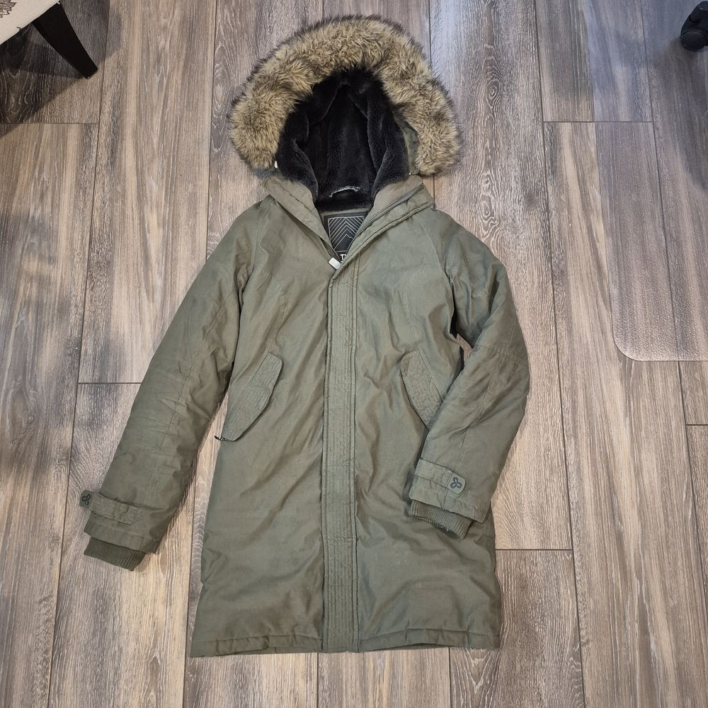 TNA ARITZIA "Aspen" Womens Small Olive Hooded Parka Jacket Coat Faux Fur Lined.
